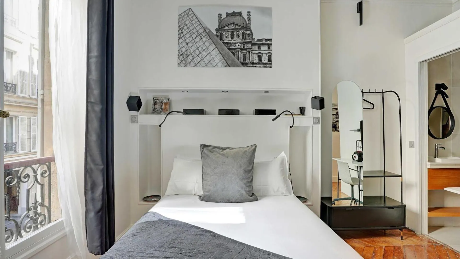 Charming Apartment - 4Br -10P- Madeleine Paris